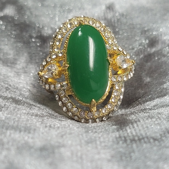 Ladies Oval Inlaid Hollow Green Ring - Picture 5 of 8